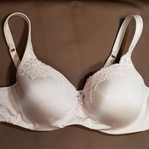 Gorgeous Playtex underwire bra 42B